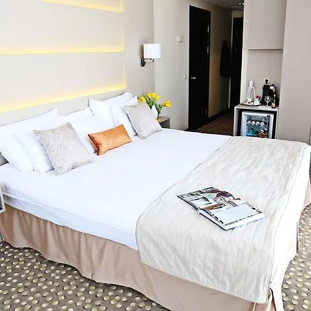 호텔 Leonardo Center 4*