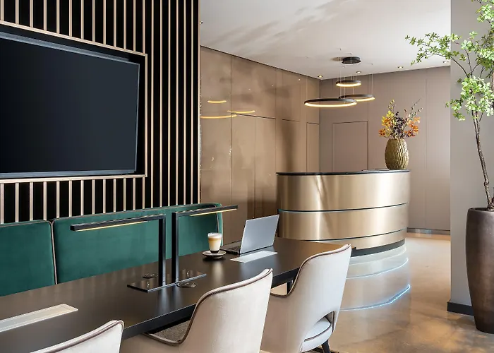 Leonardo Center 4*