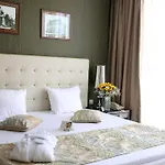 Leonardo Center 4*