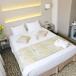 Leonardo Center 4*