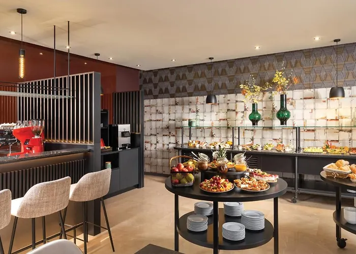 Ξενοδοχείο Leonardo Center 4*