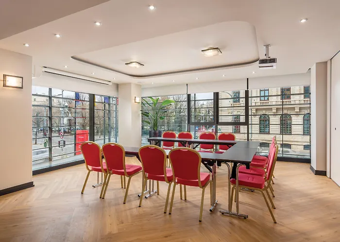 Leonardo Center 4*