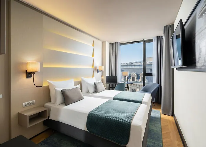 Ξενοδοχείο Leonardo Center 4*