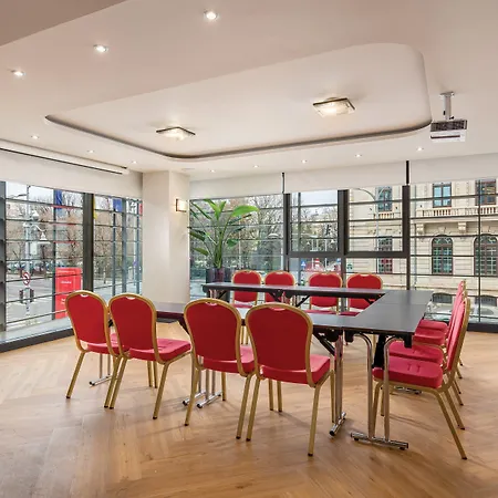 Leonardo Center 4*