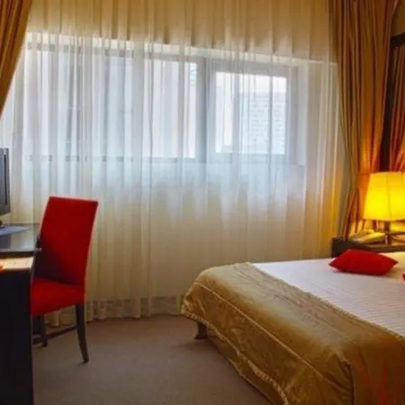 Golden Tulip Victoria