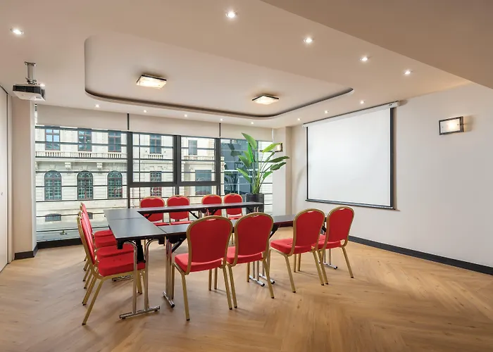 Hotel Leonardo Center 4*