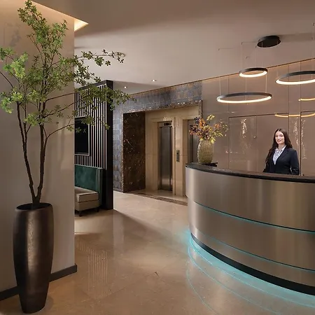 Leonardo Center 4*